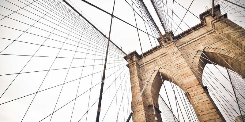 ISTUI28：红色主题在UI设计中的战略应用与情感传达