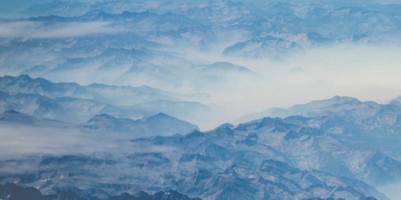 ISTUI4设计哲学：如何用卡片式布局与温馨治愈UX打造直击人心的数字体验