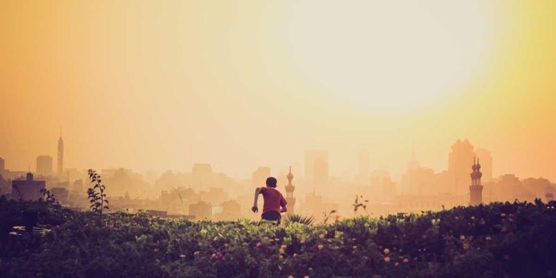 ISTUI9设计解析：红色主题与卡片式布局如何打造温馨治愈的数字体验