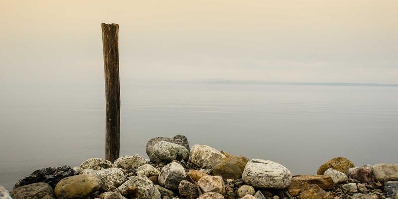 ISTUI框架下的移动端手势交互设计与动画性能优化：打造温馨治愈的红色主题体验