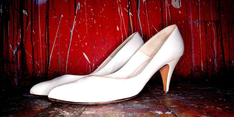 ISTUI框架在React Native中的跨平台实践：如何用红色主题与温馨治愈设计打造共享卡片式UI组件