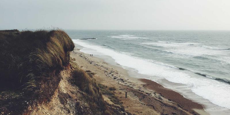 ISTUI框架在大型SPA中的状态管理策略：如何实现红色主题与温馨治愈设计的完美同步