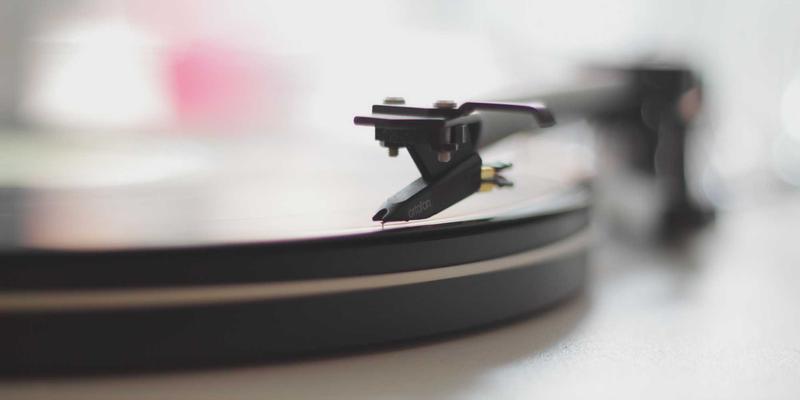 ISTUI框架设计令牌深度解析：如何用红色主题与温馨治愈设计打造卓越UX体验