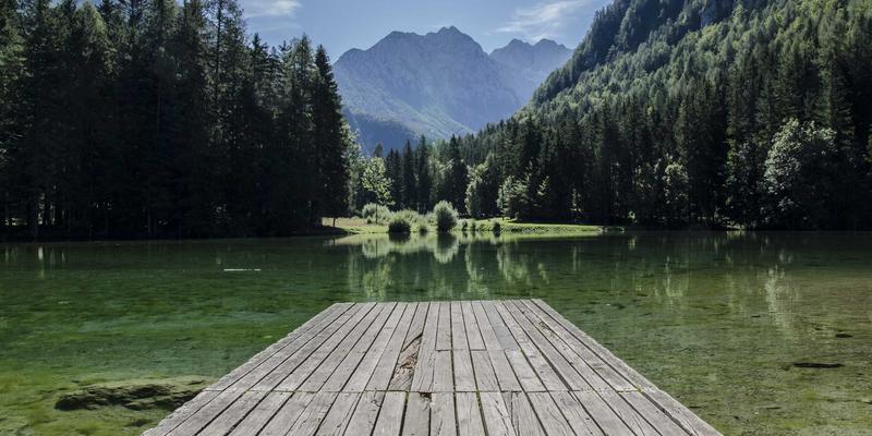 红色主题下的用户体验革新：ISTUI框架中TypeScript高级类型与泛型在卡片式布局的深度实践